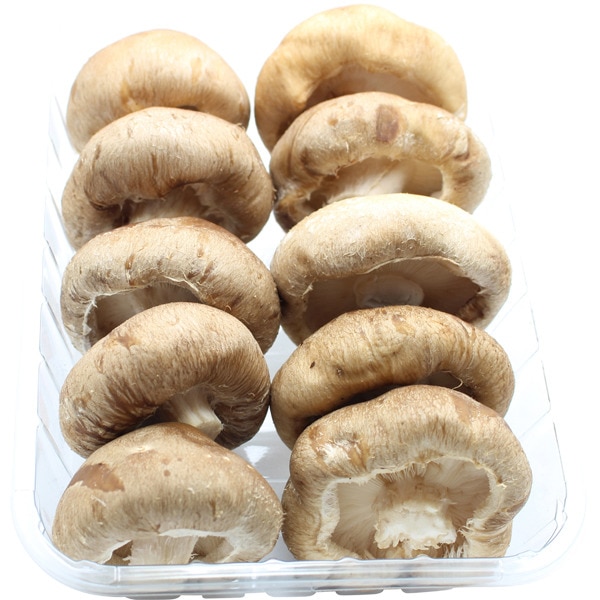 Setas shiitake frescas en mercado